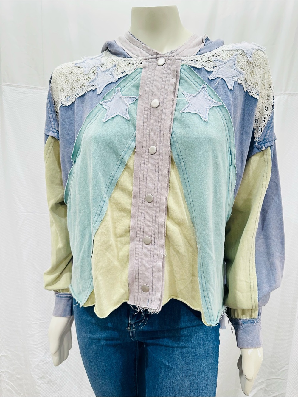 Oli & Hali Star Hooded Snap-Front Top in Pastel Multicolor Sz Small